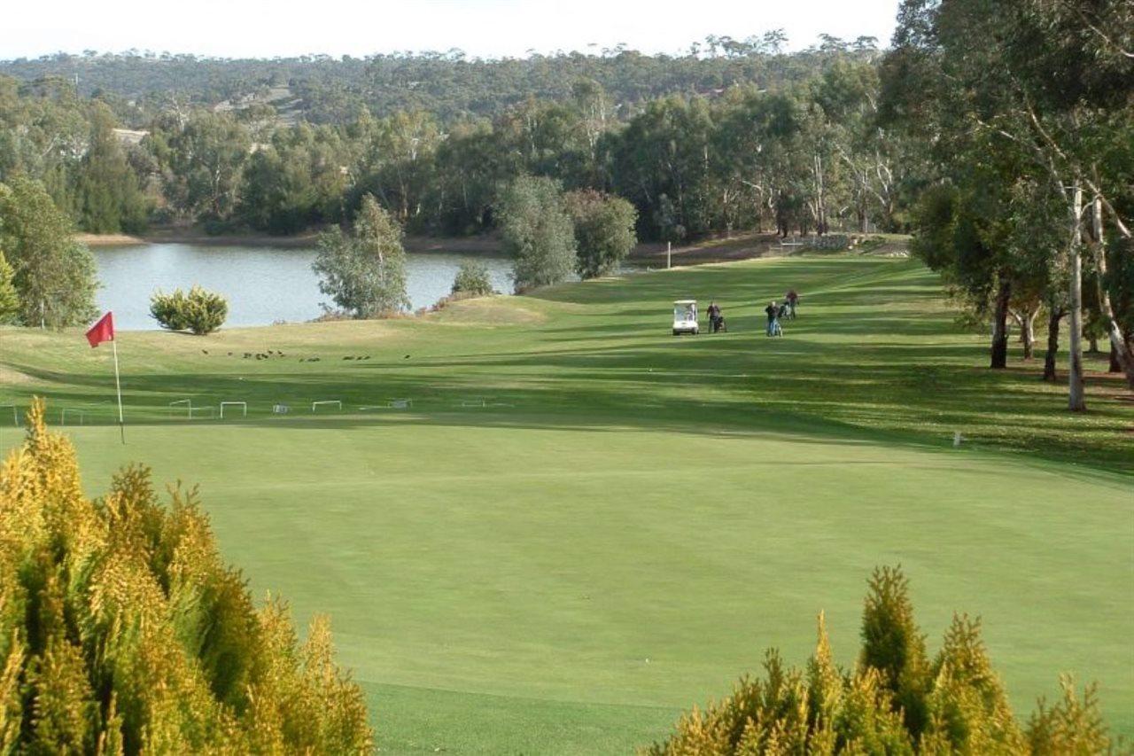 Hotel Clare Country Club Extérieur photo