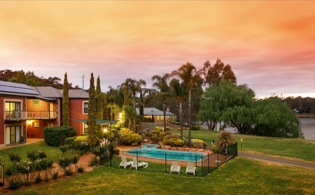 Hotel Clare Country Club Extérieur photo