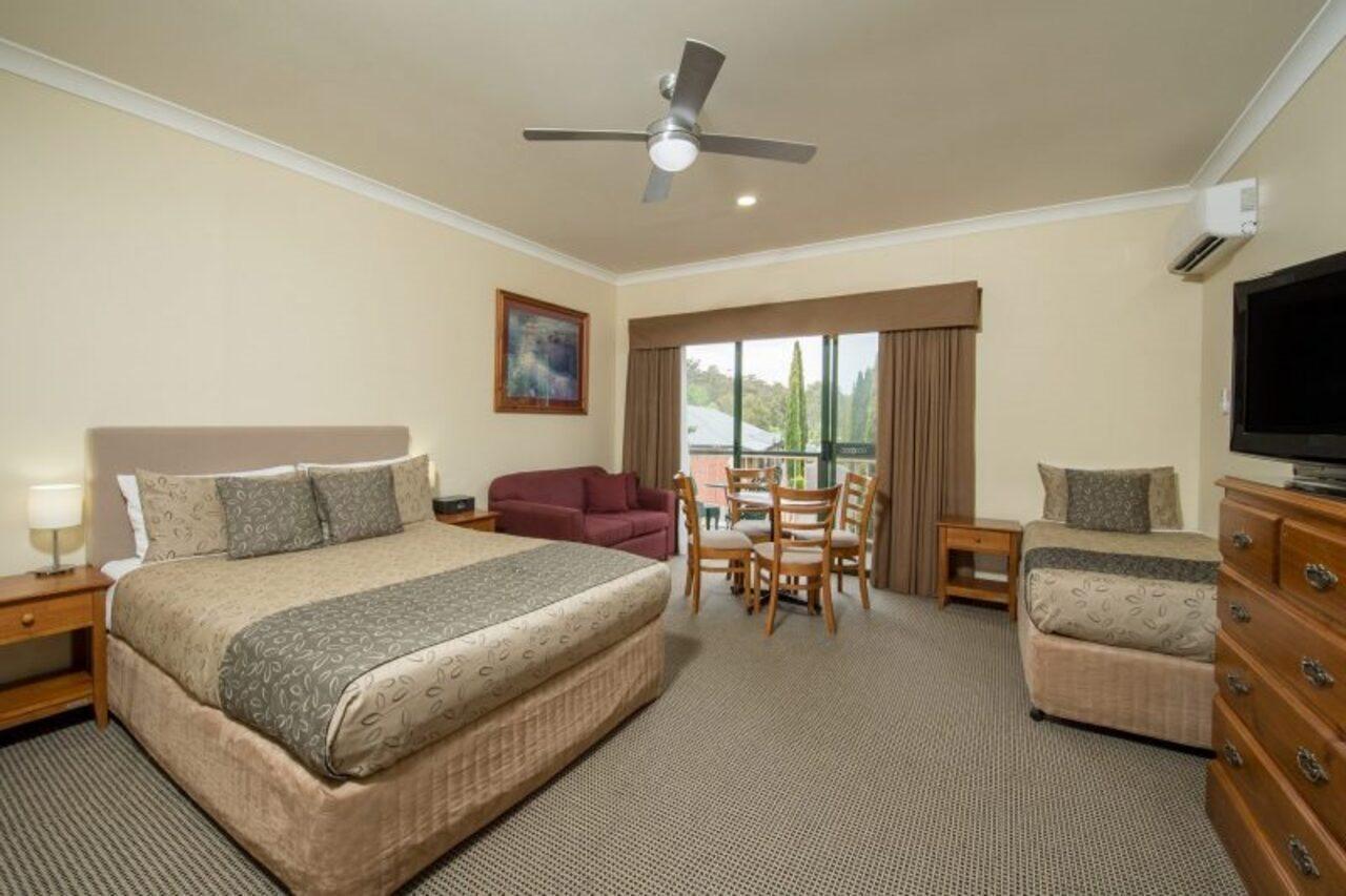 Hotel Clare Country Club Extérieur photo