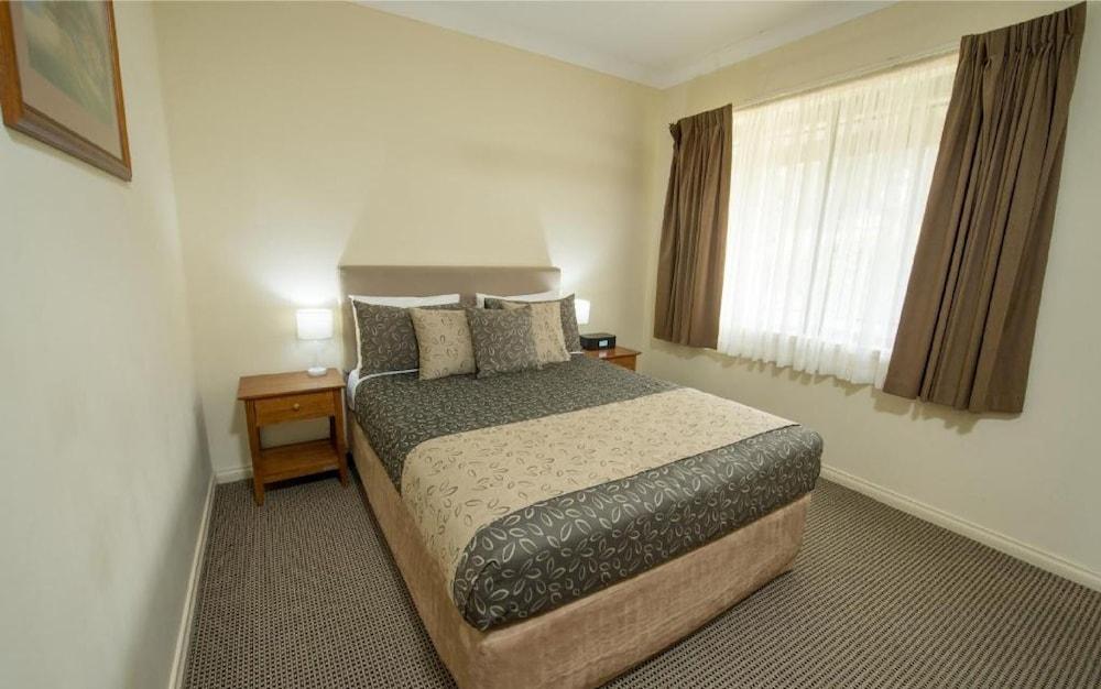Hotel Clare Country Club Extérieur photo