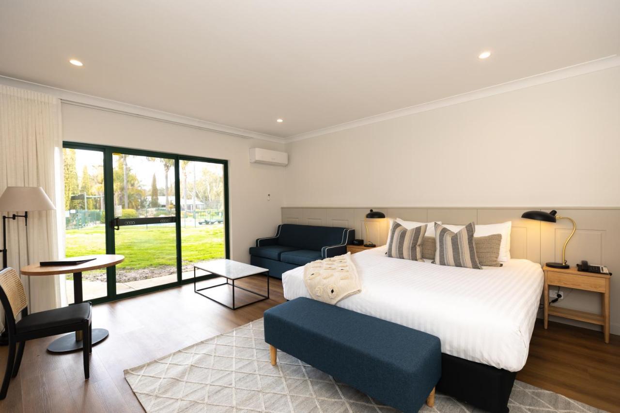 Hotel Clare Country Club Extérieur photo