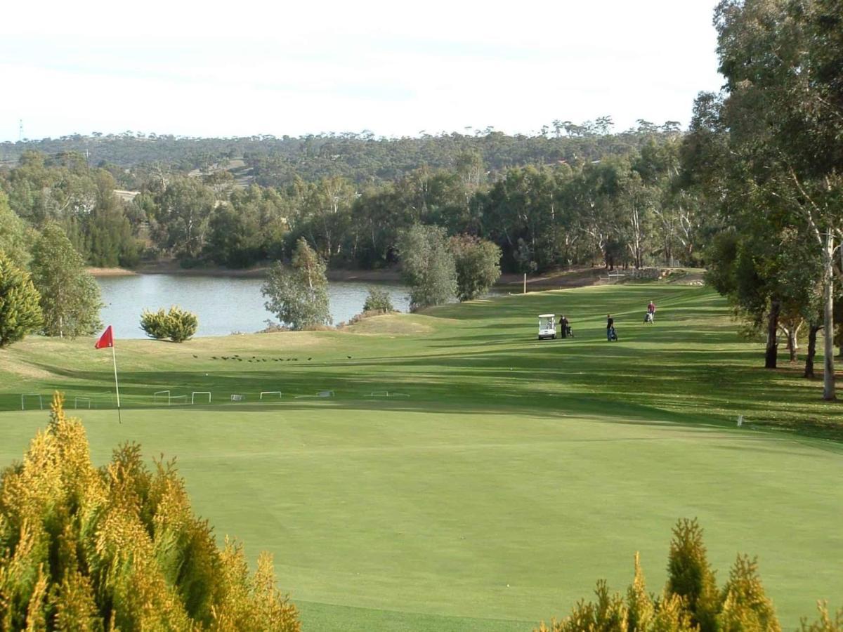 Hotel Clare Country Club Extérieur photo
