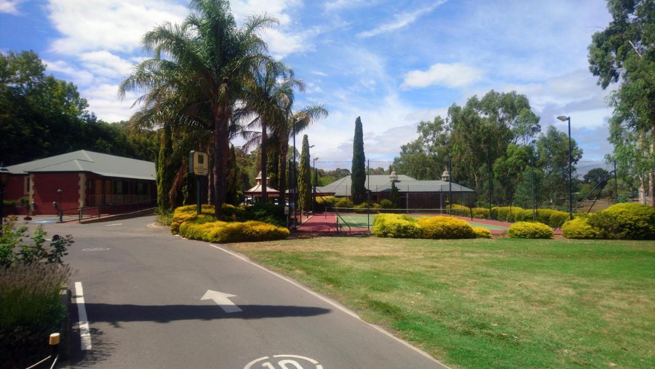 Hotel Clare Country Club Extérieur photo