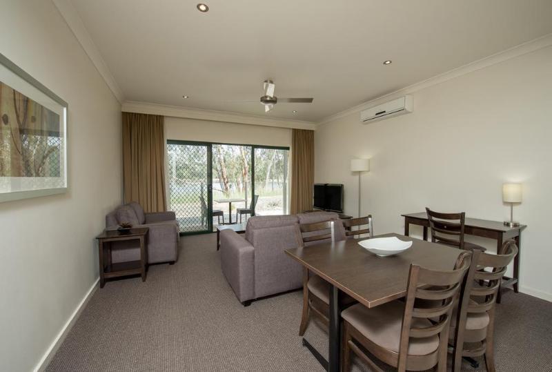 Hotel Clare Country Club Extérieur photo