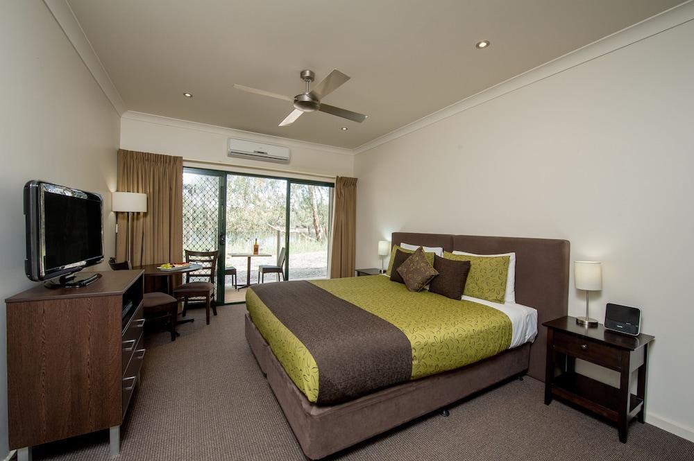 Hotel Clare Country Club Extérieur photo
