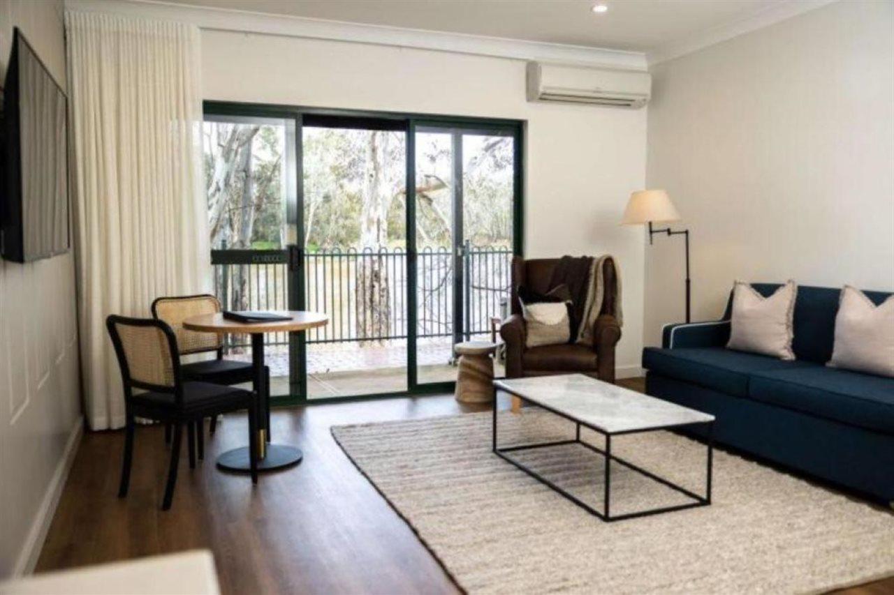 Hotel Clare Country Club Extérieur photo