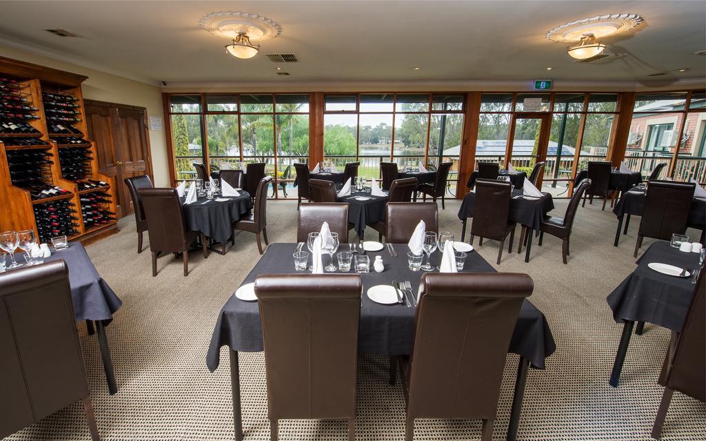 Hotel Clare Country Club Extérieur photo
