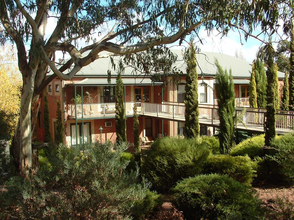 Hotel Clare Country Club Extérieur photo