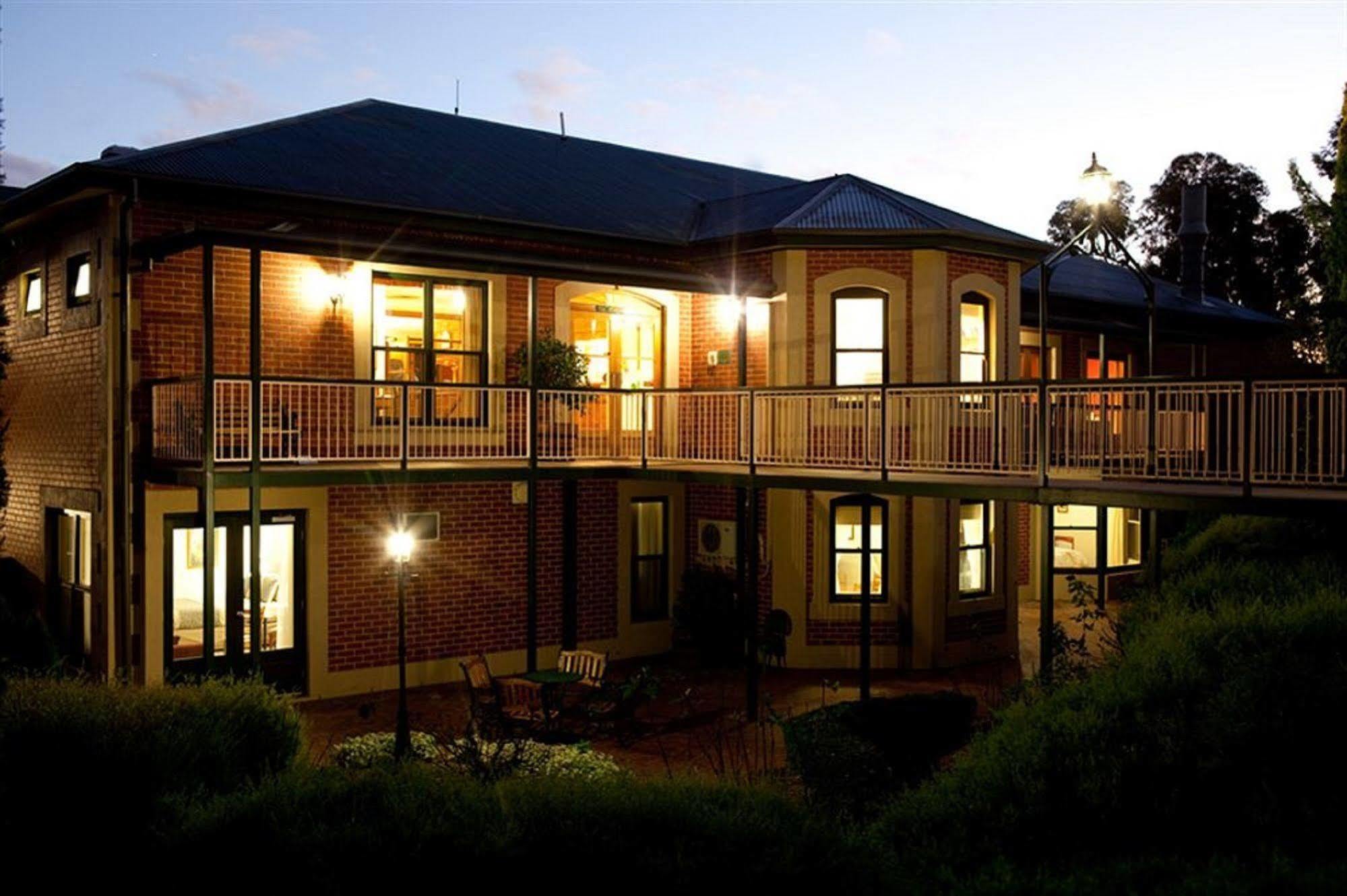 Hotel Clare Country Club Extérieur photo
