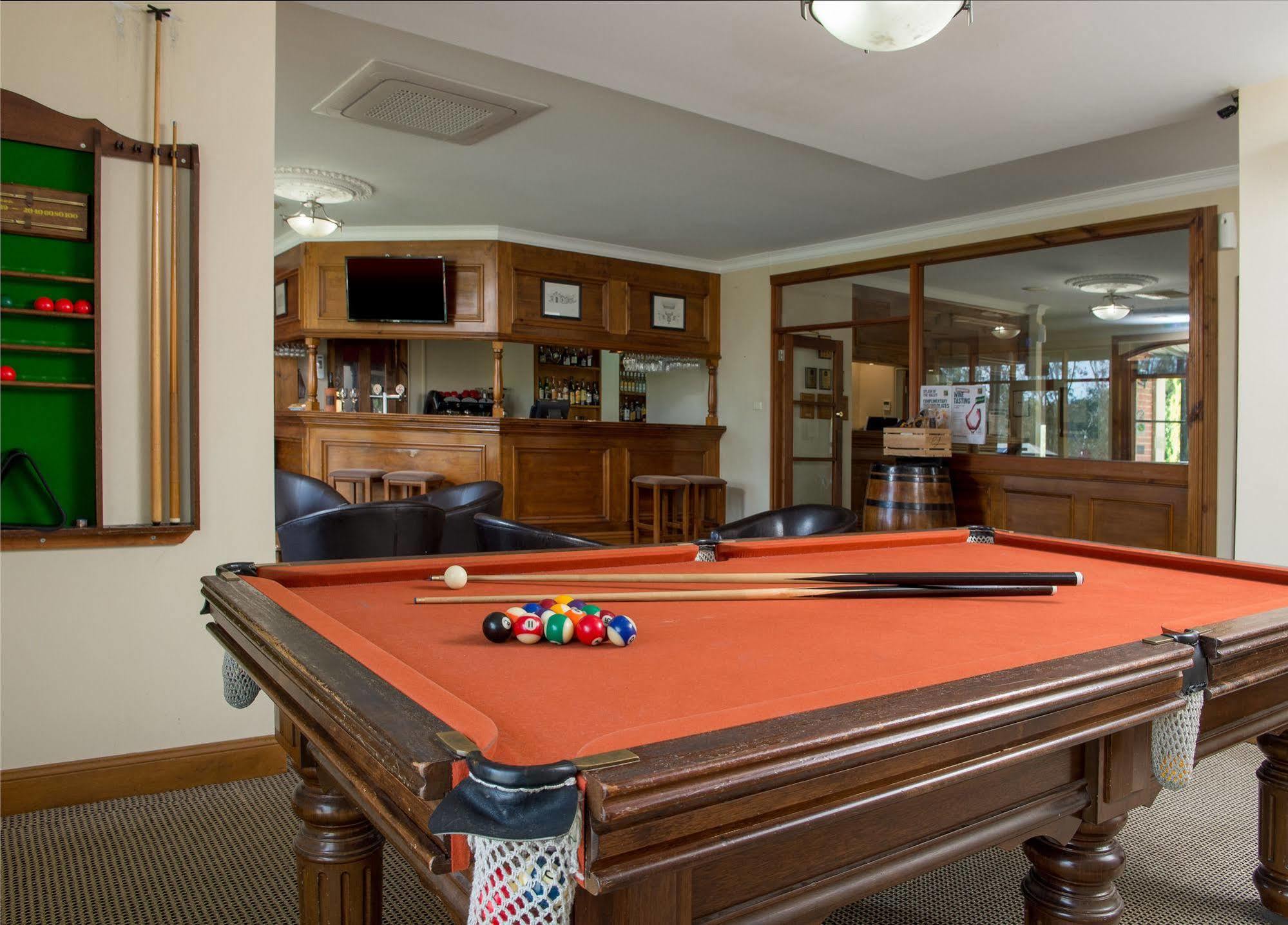 Hotel Clare Country Club Extérieur photo
