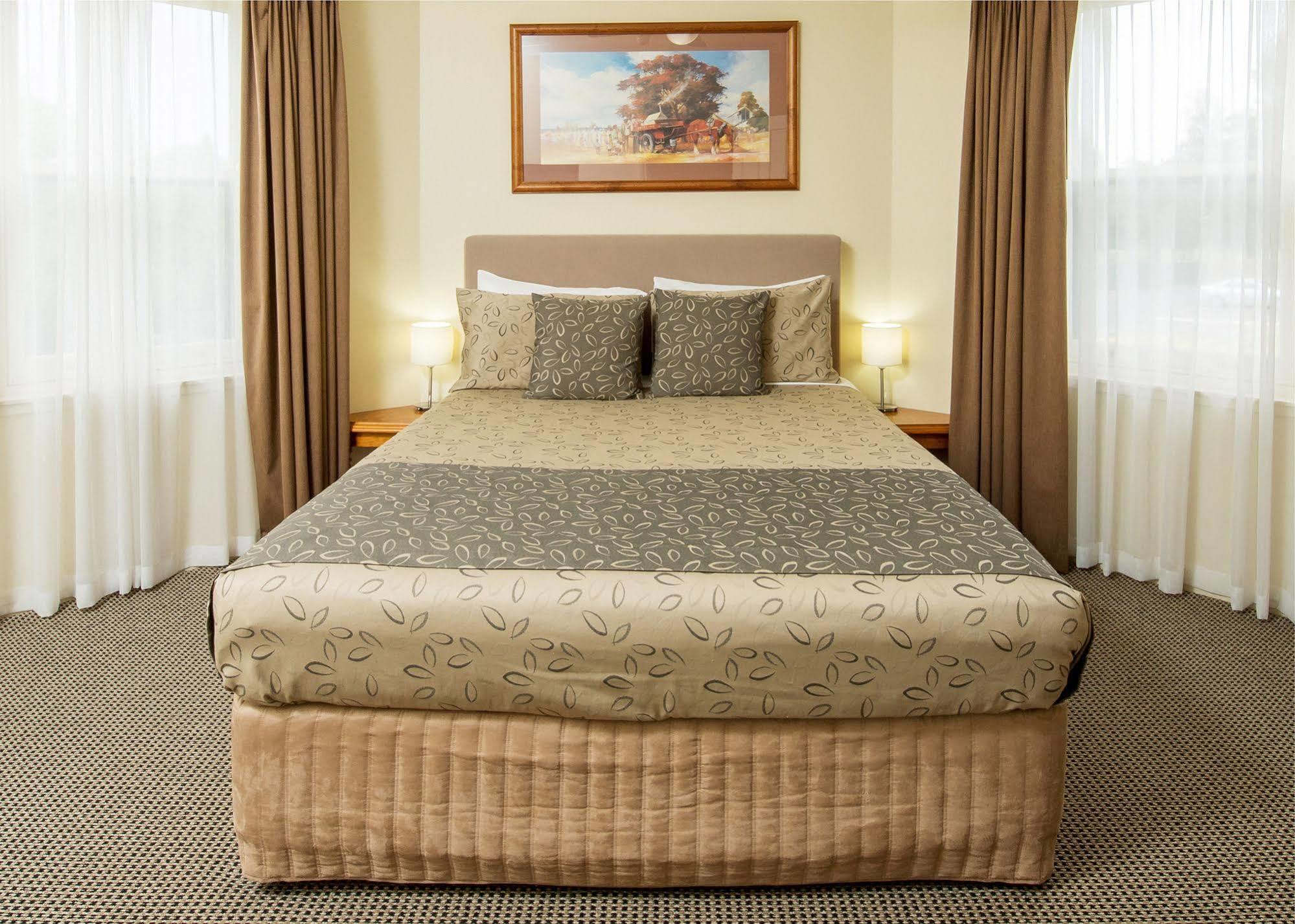 Hotel Clare Country Club Extérieur photo