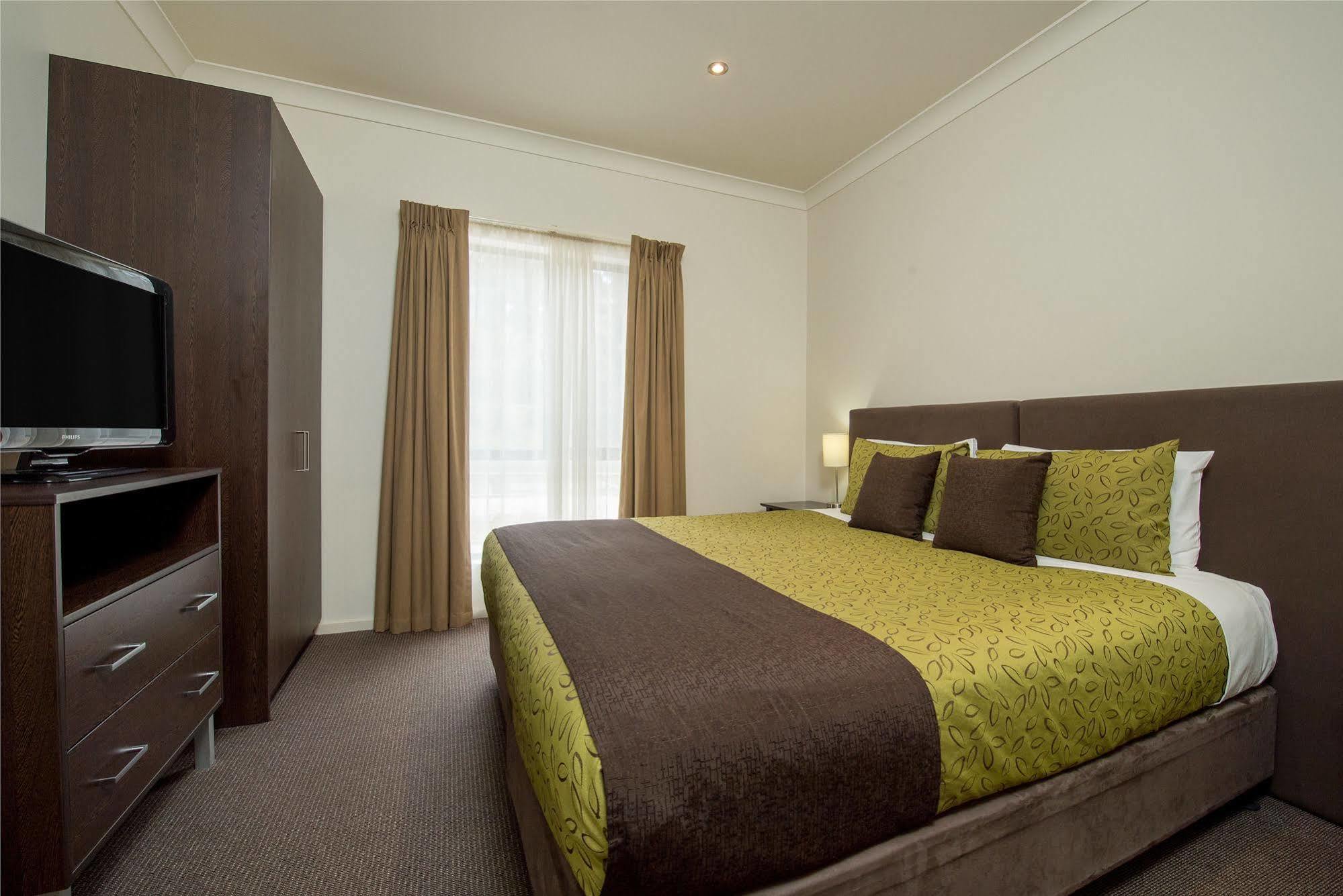Hotel Clare Country Club Extérieur photo