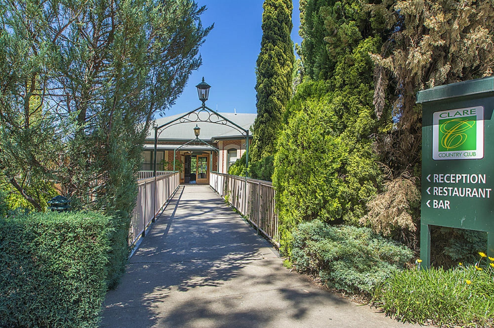 Hotel Clare Country Club Extérieur photo