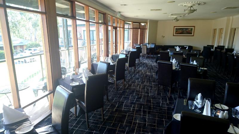Hotel Clare Country Club Extérieur photo