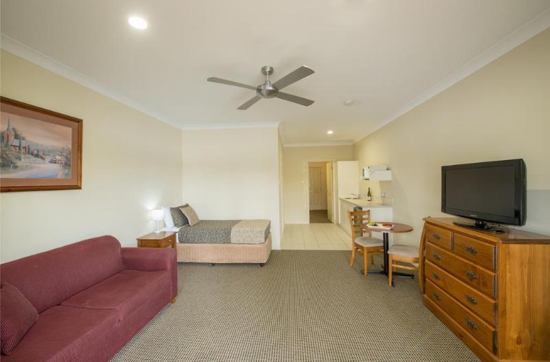 Hotel Clare Country Club Extérieur photo